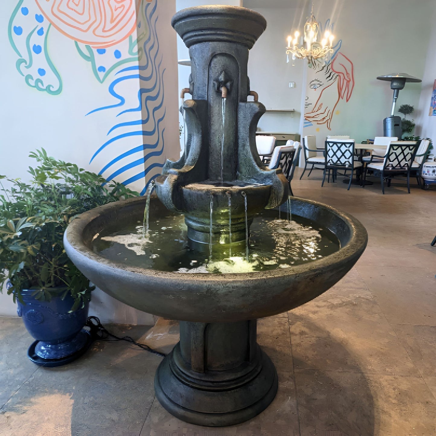 Fiore Stone Courtyard Fleur de Lis Concrete Fountain