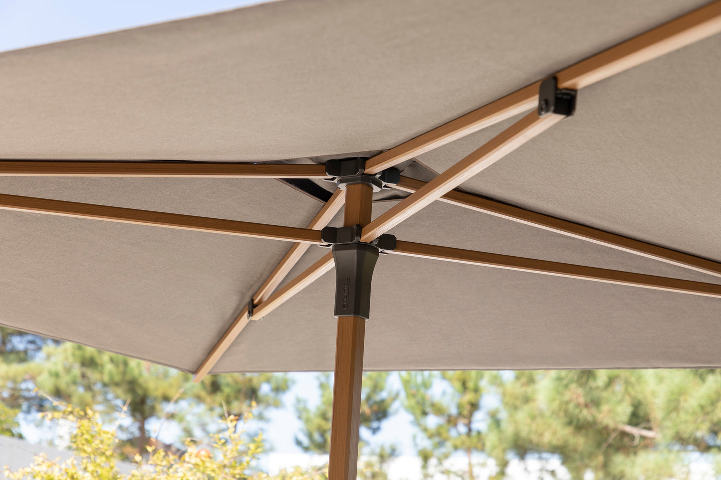 Jardinico JCP-101 Centerpost 7.5' Square Umbrella